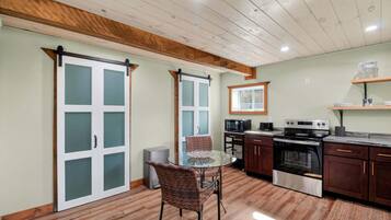 Cottage, 1 Bedroom | Private kitchen