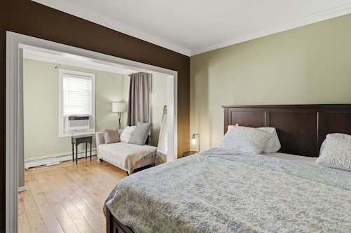 Cozy Pleasantville Retreat Unit 2 2 Bedroom Apts