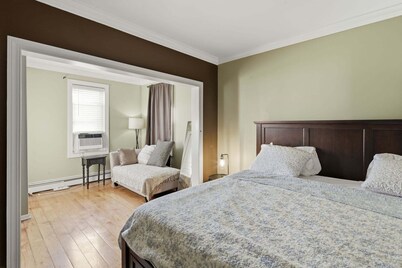 Cozy Pleasantville Retreat Unit 2 2 Bedroom Apts