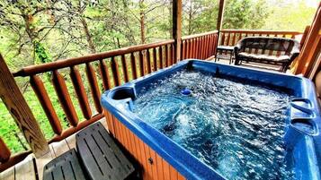 Cabin, 3 Bedrooms | Outdoor spa tub