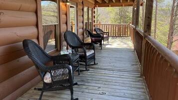 Cabin, 3 Bedrooms | Property grounds