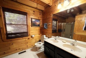 Cabin, 3 Bedrooms | Bilik Mandi | Tuala disediakan 