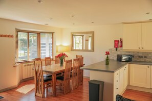 Cottage | Dining - Maple Lodge (Knighton)