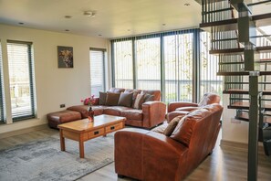 Cottage | Living area - Oak Lodge (Knighton)