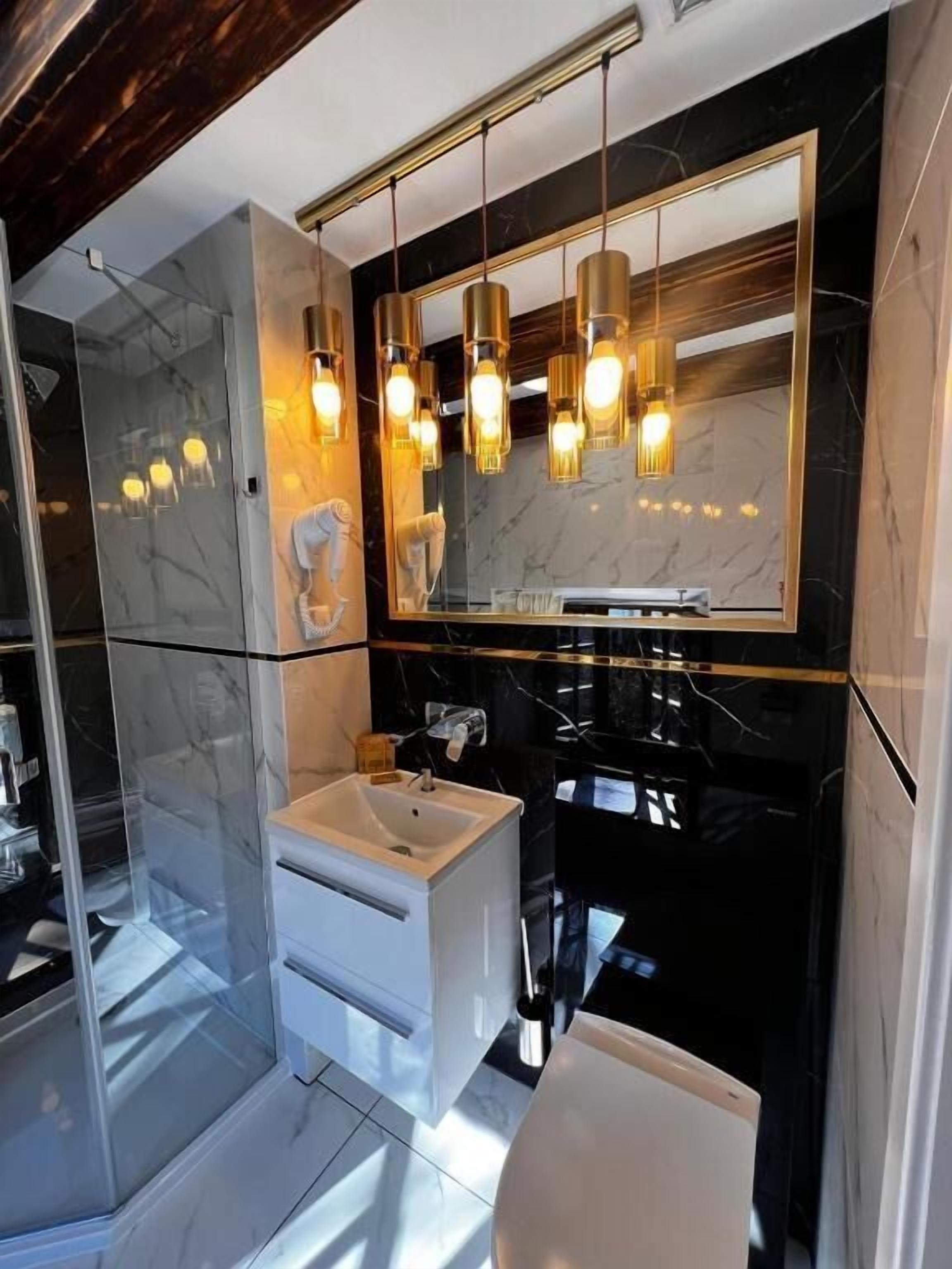 Superior Double Room | Bathroom