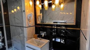 Superior Double Room | Bathroom