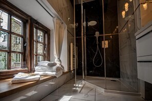 Superior Double Room | Bathroom