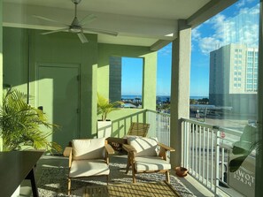 Property grounds - Spacious Beach Getaway w/ Ocean Views + Balconies - Walk to Everything (Carolina Beach)