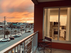 Property grounds - Spacious Beach Getaway w/ Ocean Views + Balconies - Walk to Everything (Carolina Beach)