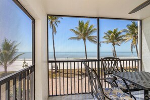 Outdoor dining - Seaside 101 | Corner Condo Gulf View + Amenities (Fort Myers Beach)
