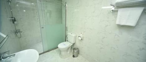 Superior Suite, City View | Bathroom