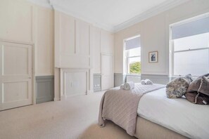 1 bedroom, iron/ironing board, travel cot, WiFi - Modern Comfort in a Classic Bath Setting - VAT Q (Bath)