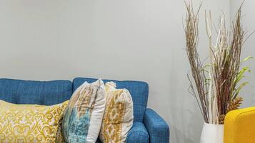 Apartment, 2 Bedrooms | Living room