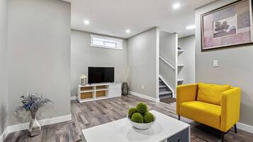Apartment, 2 Bedrooms | Living room