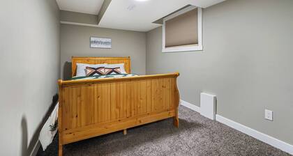 Newly Renovated 2 Bedroom Basement Suite
