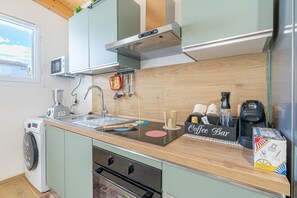 Kühlschrank, Mikrowelle, Ofen, Herdplatte