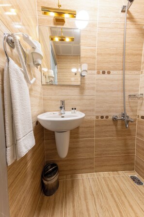 Comfort-Doppel- oder -Zweibettzimmer | Badezimmer