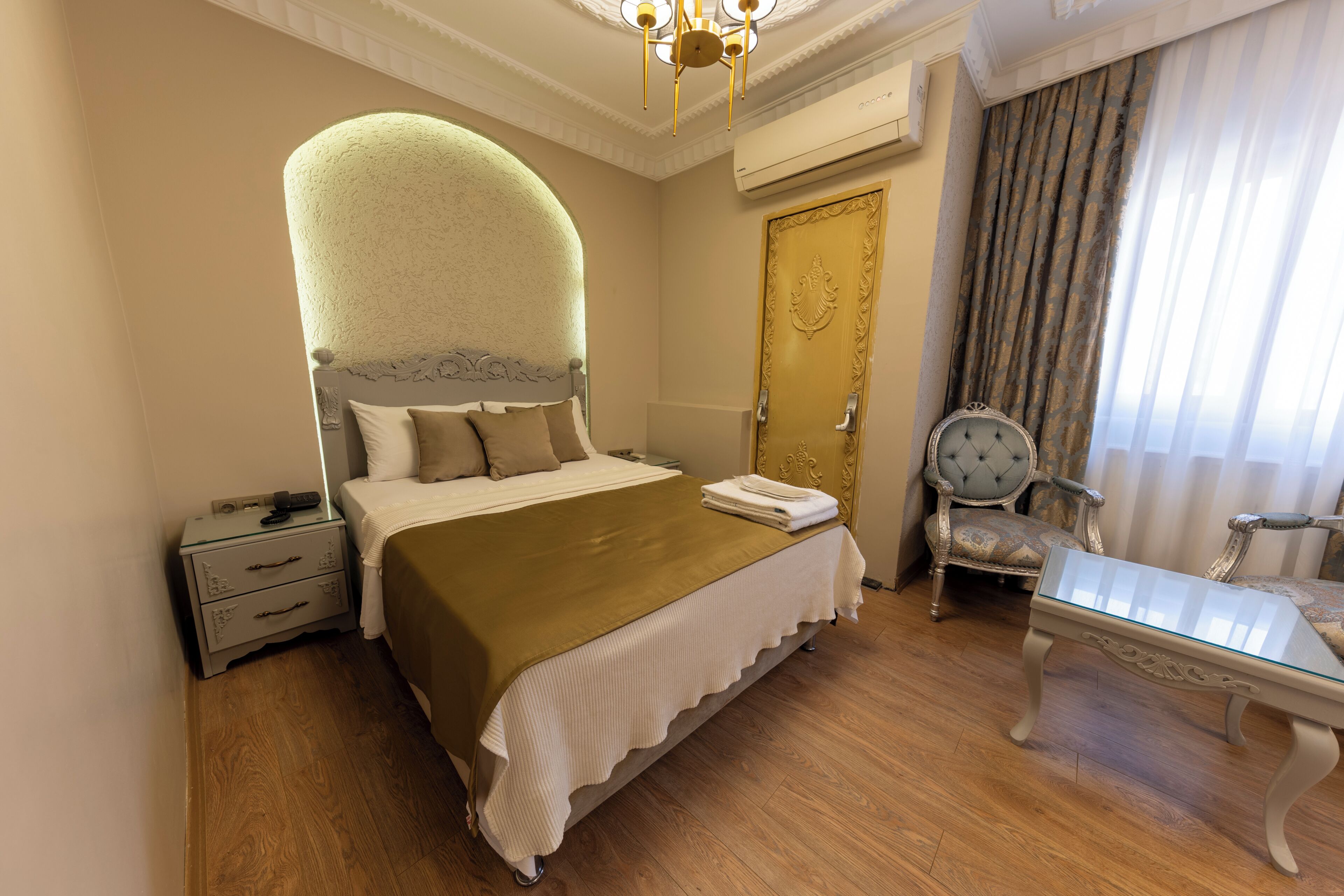 Family Quadruple Room, Courtyard View | Langsir/tirai gelap terus, kalis bunyi, seterika/papan seterika 