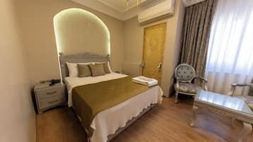 Family Quadruple Room, Courtyard View | Langsir/tirai gelap terus, kalis bunyi, seterika/papan seterika