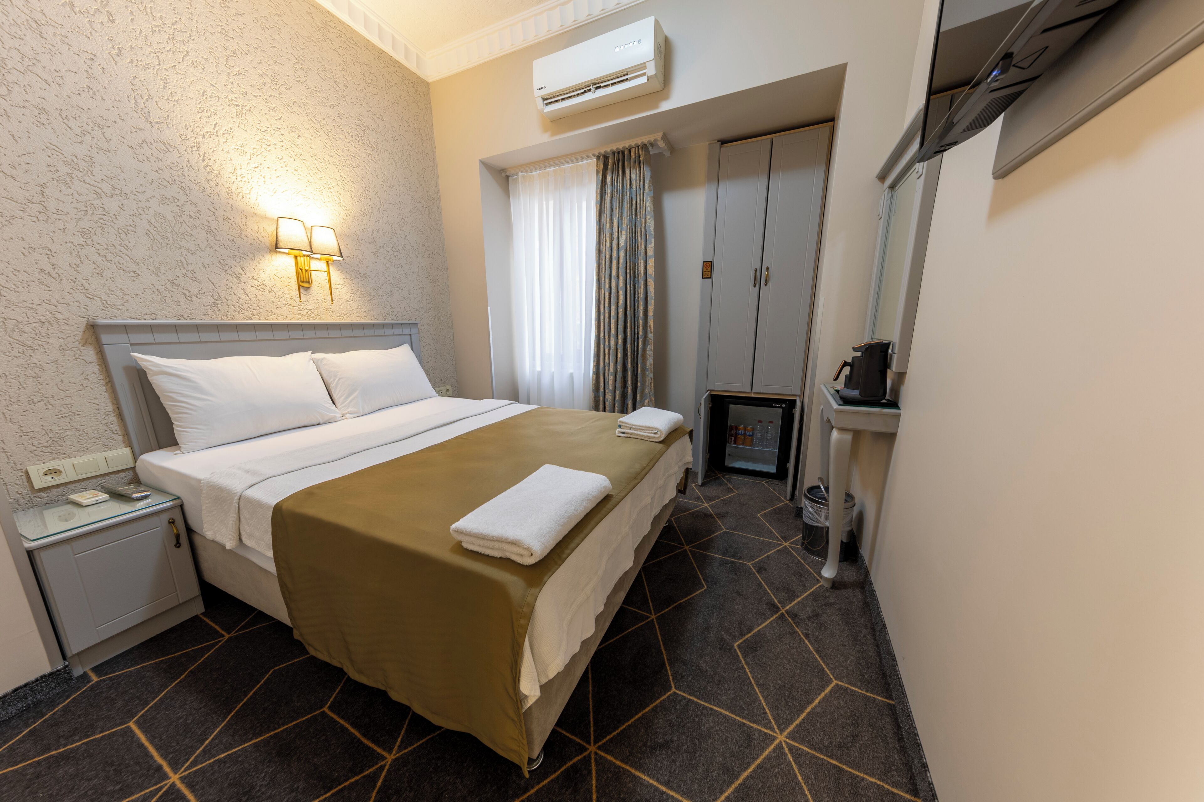 Economy Room | Egyptian cotton sheets, premium bedding, minibar (some free items)