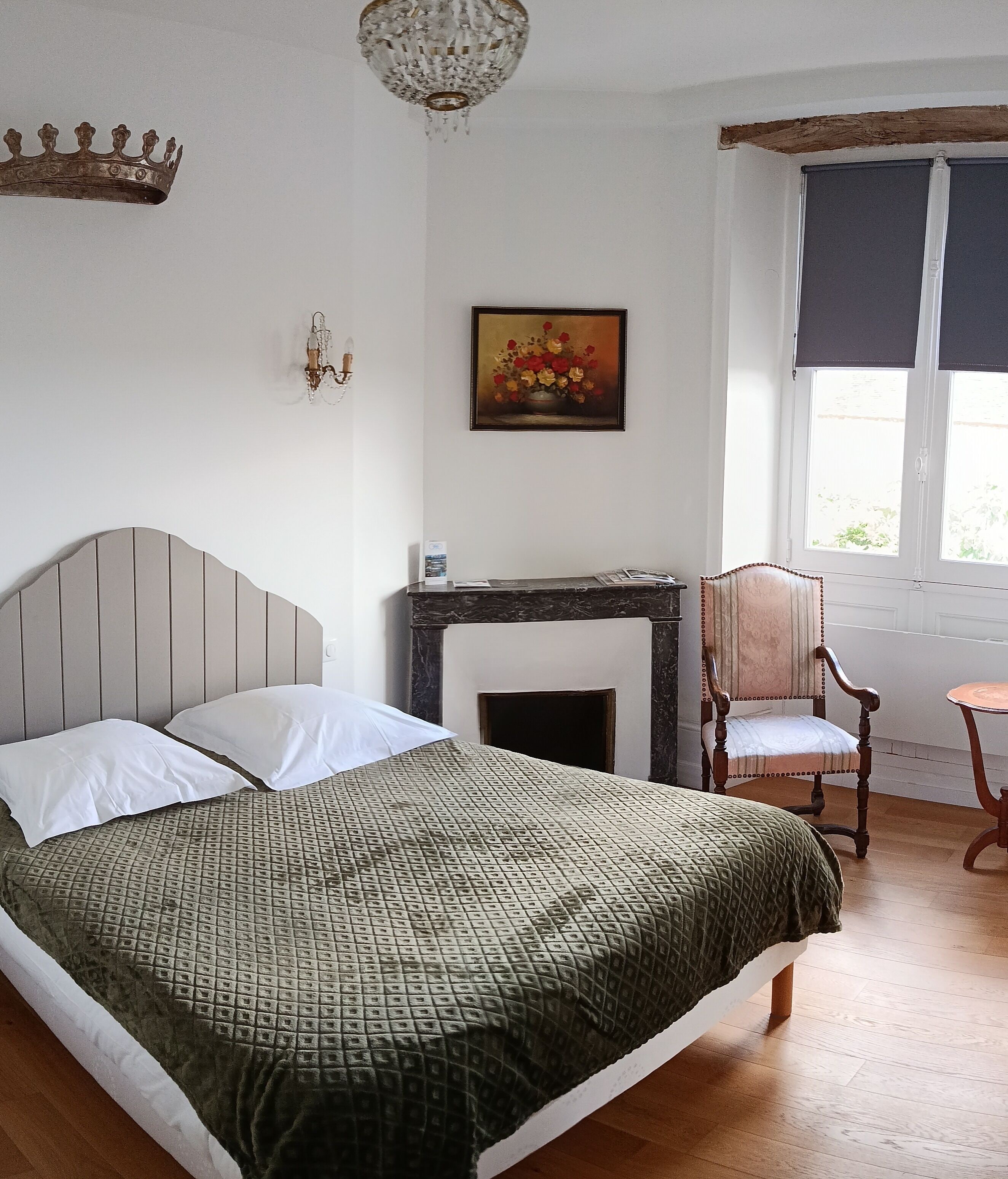 Superior Room 11 Queen Size Bed | Free WiFi