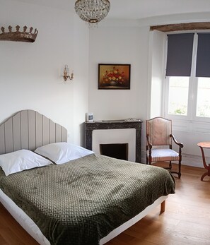 Superior Room 11 Queen Size Bed | Free WiFi - VILLA SAINT-PIERRE (La Trimouille)