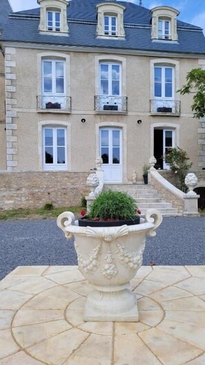 Exterior detail - VILLA SAINT-PIERRE (La Trimouille)