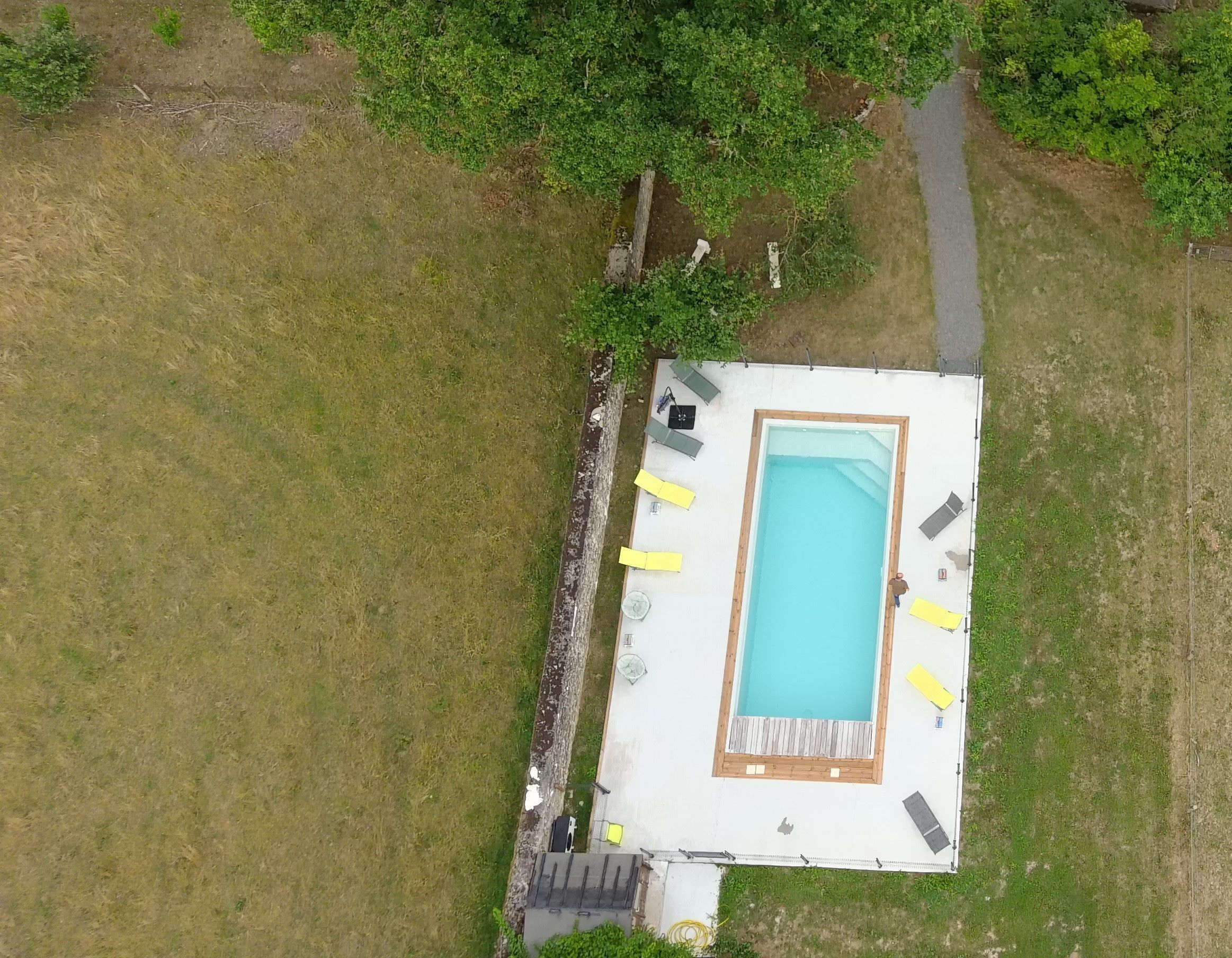 Seasonal outdoor pool, pool umbrellas, sun loungers