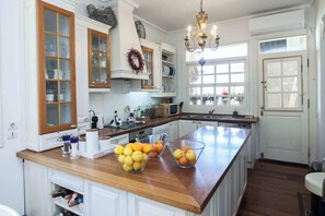 Fridge, microwave, oven, stovetop - Chalandri 3 Bd Beautiful Classical Residence (Chalandri)