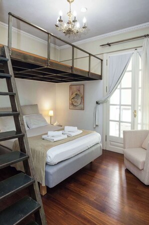 3 slaapkamers, een strijkplank/strijkijzer, wifi, beddengoed