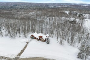 Exterior - Summer/Winter Retreat for Golf and Ski at Boyne Mountain, Sleeps 17 (Boyne City)