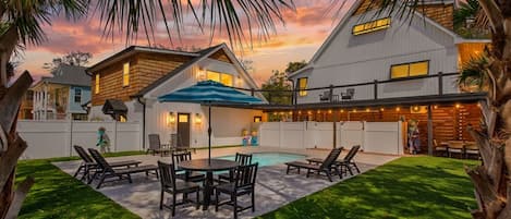 تناول الطعام بالخارج