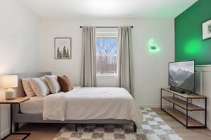 Room - Modern Lake Escape/World Cup Prime Location (Weatherby Lake)