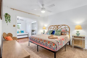 3 bedrooms, WiFi, bed sheets - Bee Happy at the Lake | 3BR, Game Room, Screened Porch & Hill Country Views (Canyon Lake)
