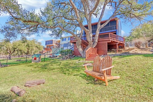 Bee Happy at the Lake | 3BR, Game Room, Screened Porch & Hill Country Views