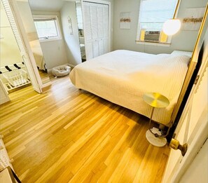 2 bedrooms, iron/ironing board, free WiFi, bed sheets - Charming 2-bedroom pet friendly house with central AC in quiet Dennis Port area (Dennis)