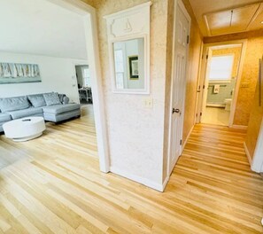 Living area - Charming 2-bedroom pet friendly house with central AC in quiet Dennis Port area (Dennis)