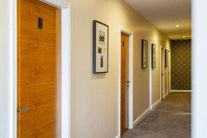 Twin Room | Interior - The White House Rhuallt (Saint Asaph)