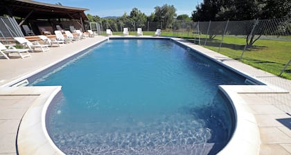 Spacious 8 pers. family apartment with pool near the sea.