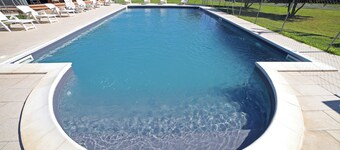Spacious 8 pers. family apartment with pool near the sea.