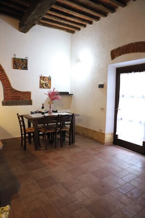 Dining - Spacious 8 pers. family apartment with pool near the sea. (Toscana)