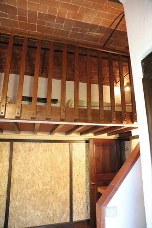 Interior - Spacious 8 pers. family apartment with pool near the sea. (Toscana)