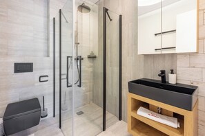 Shower, hair dryer, towels, soap - Modern house with swimming pool in Crikvenica (Crikvenica)