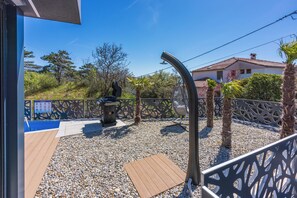 Terrace/patio - Modern house with swimming pool in Crikvenica (Crikvenica)