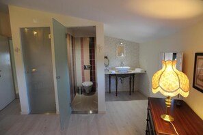 Kamar Double Superior, pemandangan gunung | Kamar mandi