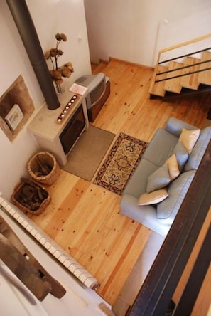 Comfort Suite, Patio, Garden View | Living area