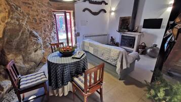 Comfort Suite, Patio, Garden View | Interior