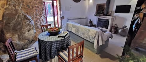 Comfort Suite, Patio, Garden View | Interior