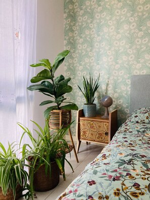 2 habitaciones, tabla de planchar con plancha, wifi y ropa de cama 