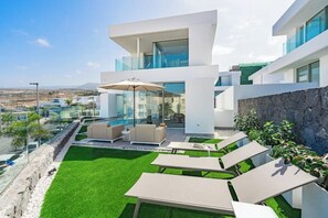 Outdoor dining - Standard Villa 3 - Casangular by Upper (Adeje)